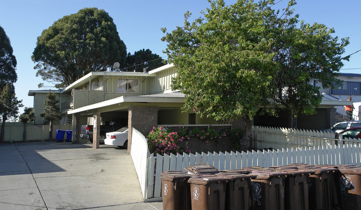 2020 Stanton Ave in San Pablo, CA - Building Photo