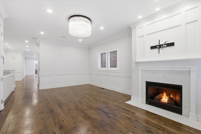 850 W Lill Ave in Chicago, IL - Building Photo - Building Photo