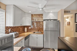 677 Normandy Ln in Delray Beach, FL - Foto de edificio - Building Photo