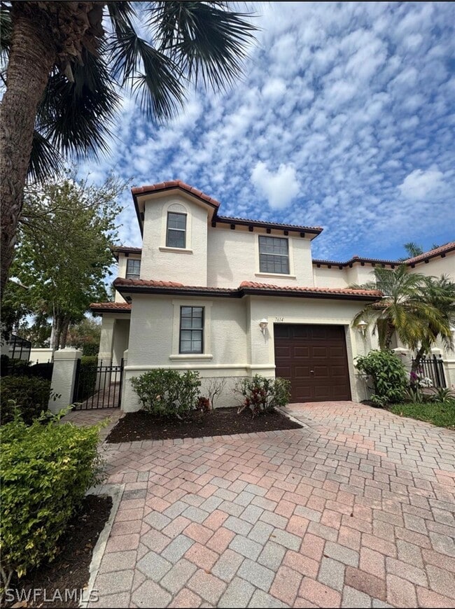 7614 Bristol Cir in Naples, FL - Building Photo - Building Photo