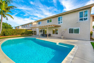 20111 Glacier Cir in Huntington Beach, CA - Foto de edificio - Building Photo