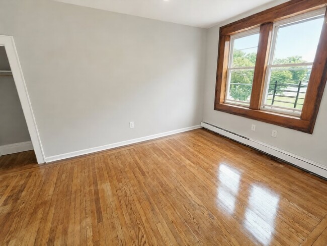 658 Sanford Ave