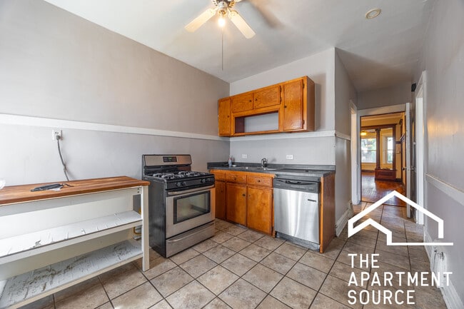 1631 N Mozart St, Unit #1 in Chicago, IL - Foto de edificio - Building Photo