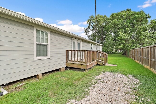 412 Stowell St in Anahuac, TX - Building Photo - Building Photo
