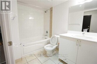 5162 Yonge St in Toronto, ON - Building Photo - Building Photo