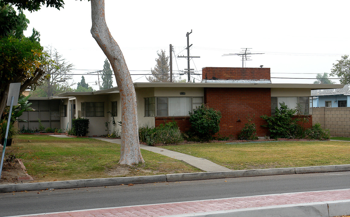 Belfast Drive Apartments in Garden Grove, CA - Foto de edificio