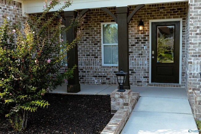 102 Willow Lake Cir SW in Huntsville, AL - Building Photo - Building Photo