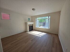 966 SE Elina Ave in Hillsboro, OR - Building Photo - Building Photo