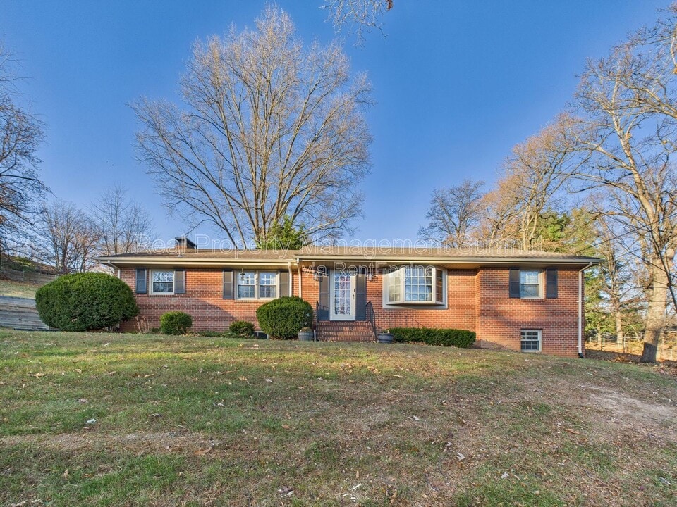 1508 Chesley Pl in Staunton, VA - Building Photo