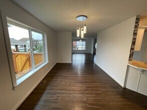 1853 SW Olive St in Oak Harbor, WA - Foto de edificio - Building Photo
