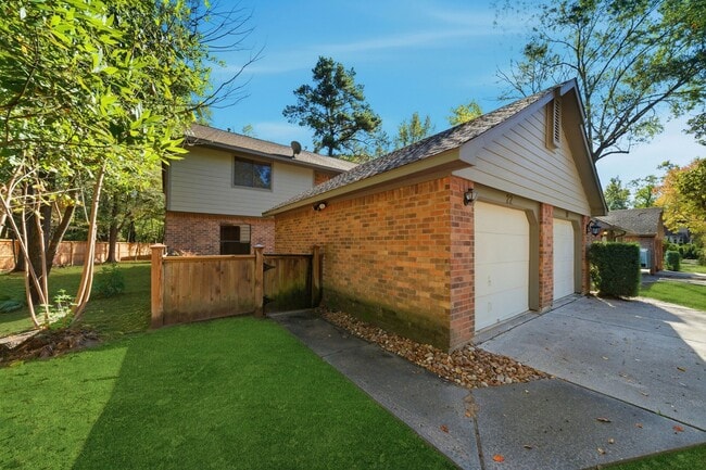 property at 22 E Willowood Ct