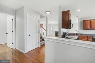 1841 Vista Dr in Mechanicsburg, PA - Building Photo