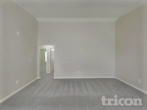 643 Rocky Meadow Dr in Greenwood, IN - Foto de edificio - Building Photo