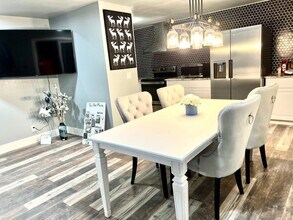 21 Woodmere Ct, Unit 3 in Appleton, WI - Foto de edificio - Building Photo