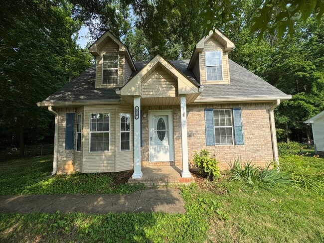 574 Garnet Dr in Clarksville, TN - Building Photo - Building Photo