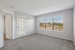 Raintree Apartments in Lake Jackson, TX - Building Photo