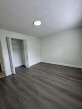 4235 N University Dr, Unit 104 in Sunrise, FL - Building Photo - Building Photo