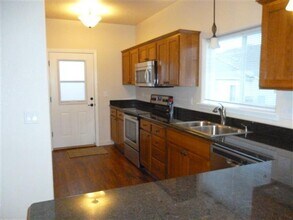 229 Dunthorpe Dr in Medford, OR - Building Photo - Building Photo