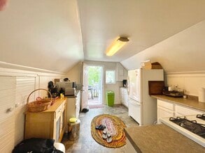 824 Lowry Ave NE, Unit 2 in Minneapolis, MN - Building Photo - Building Photo