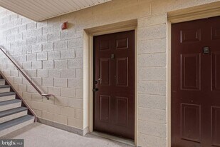 9569 Coggs Bill Dr in Manassas, VA - Building Photo