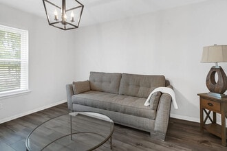 5474 Imogene St in Houston, TX - Building Photo - Building Photo