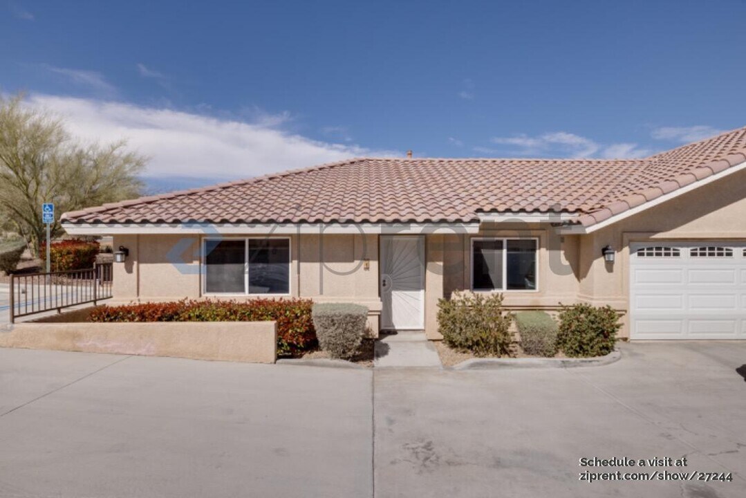 16201 Viho Rd in Apple Valley, CA - Building Photo