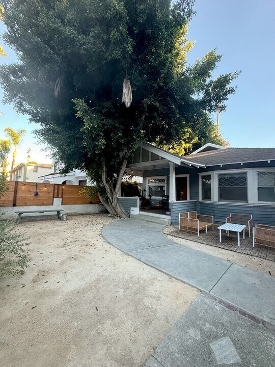 6000 Carlton Way in Los Angeles, CA - Building Photo
