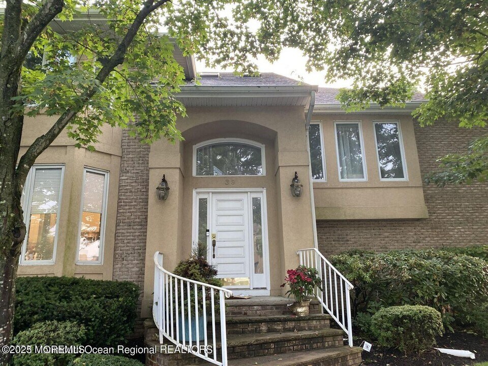 38 Boca Del Mar Ct in Holmdel, NJ - Building Photo