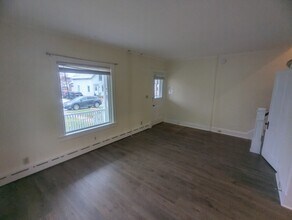 110 Spring St, Unit 112 Spring in Bennington, VT - Foto de edificio - Building Photo