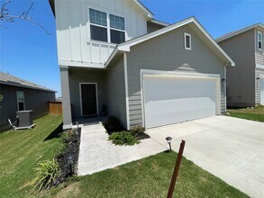 201 Comancheros Rd in Jarrell, TX - Building Photo - Building Photo