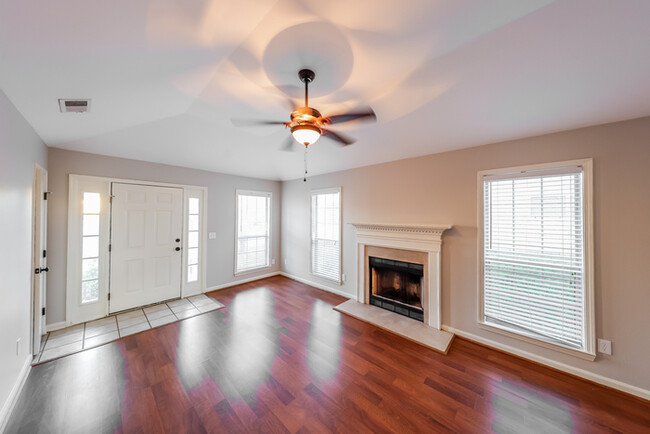 349 Camden Cove Cir in Calera, AL - Building Photo - Building Photo