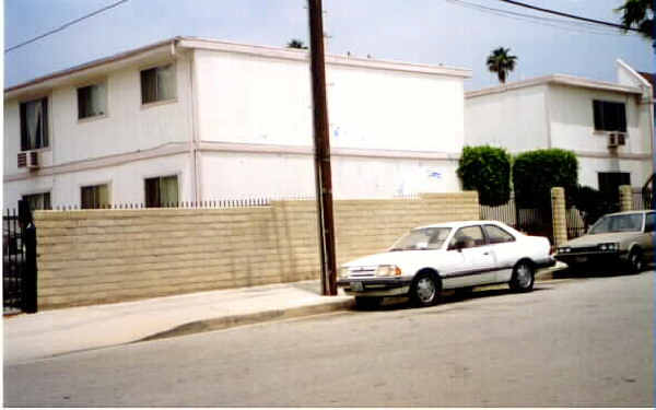 Olive Tree Manor Apartments in Sylmar, CA - Foto de edificio - Building Photo