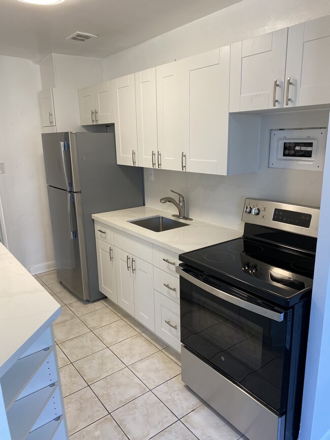 45 Gardiner Rd in Toronto, ON - Building Photo - Building Photo