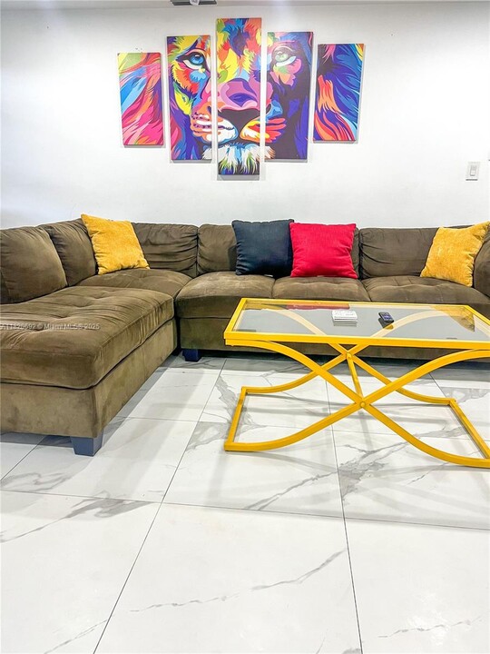 2450 Garfield St in Hollywood, FL - Building Photo