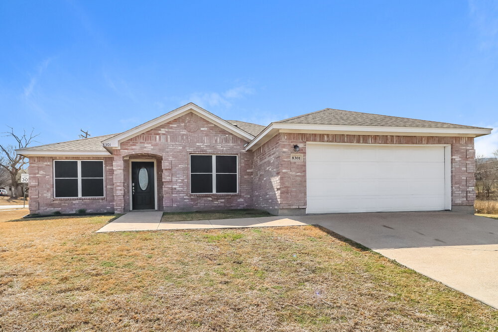 8301 Gibbs Dr in White Settlement, TX - Foto de edificio