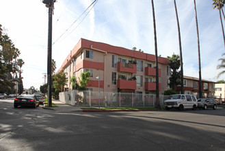 Serrano Towers Apartment in Los Angeles, CA - Building Photo - Building Photo