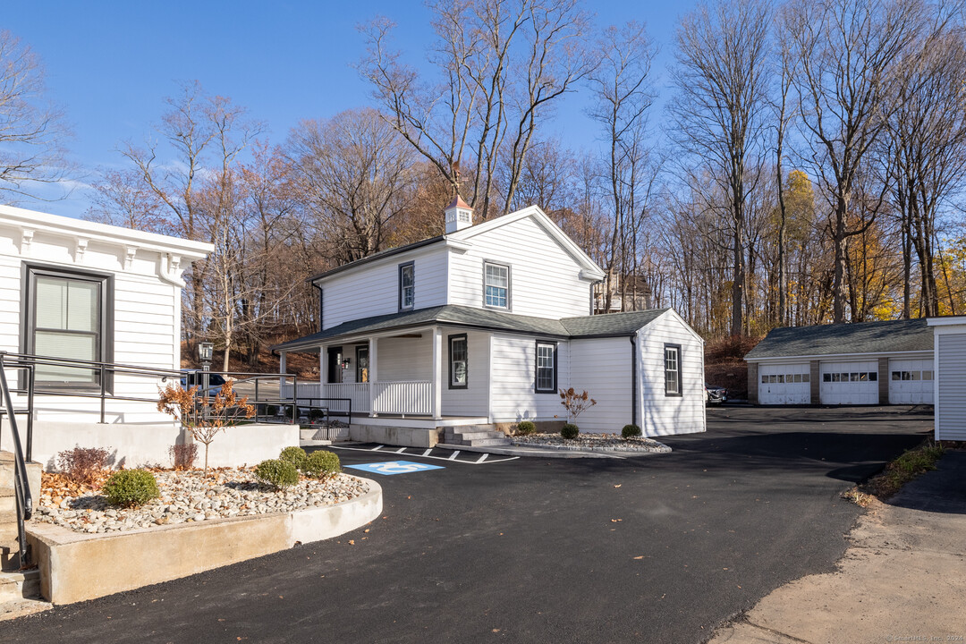 111 N Main St in Southington, CT - Building Photo