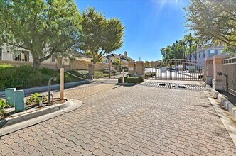 18614 Caminito Cantilena, Unit 326 in San Diego, CA - Building Photo - Building Photo