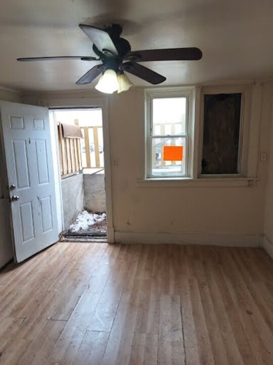 1933 S 9th St in Milwaukee, WI - Building Photo