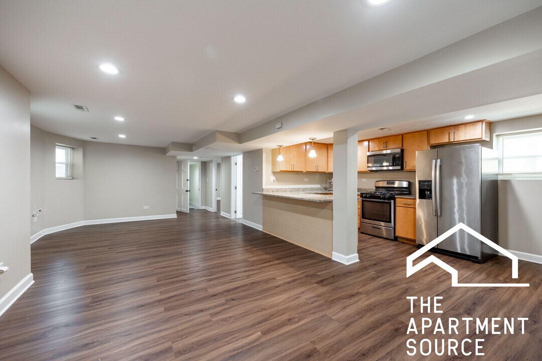 2118 N Avers Ave in Chicago, IL - Building Photo