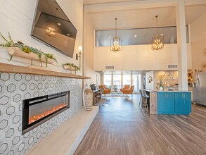 Fox Run Apartments in Wichita, KS - Foto de edificio - Building Photo
