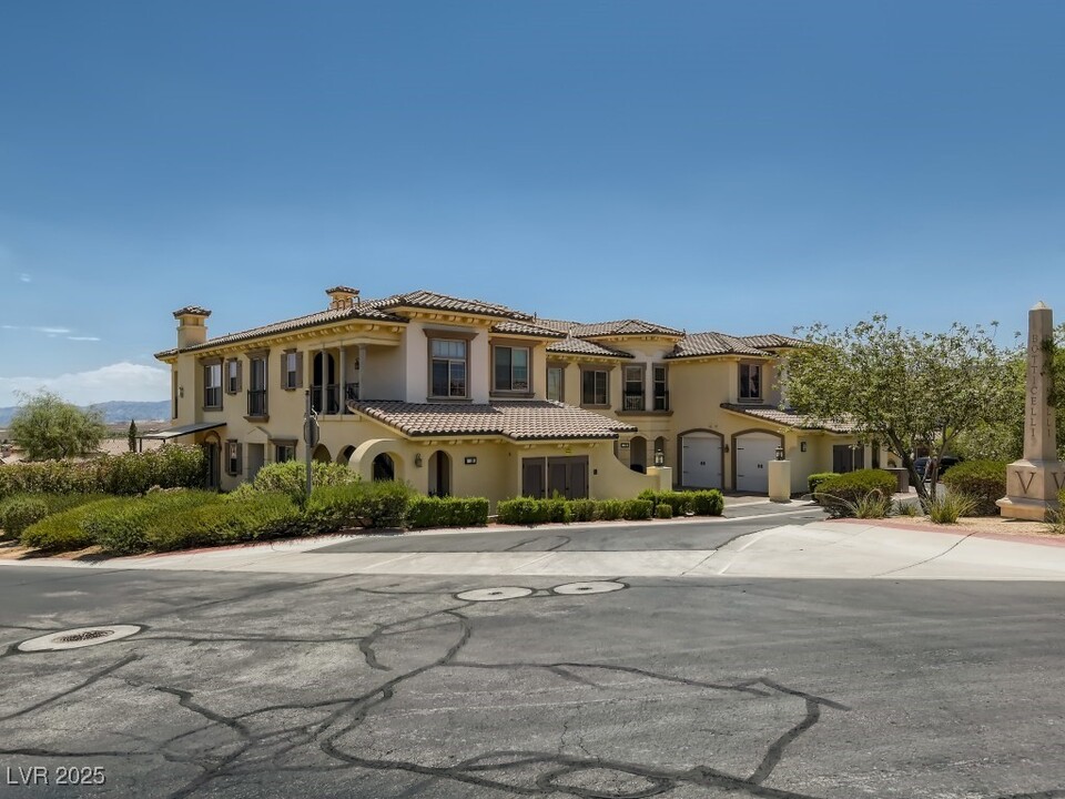 17 Via Visione in Henderson, NV - Building Photo