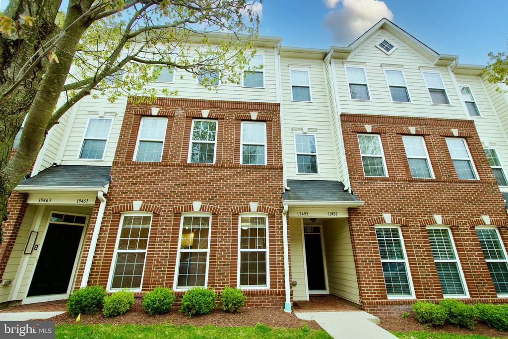 19459 Promenade Dr in Leesburg, VA - Building Photo