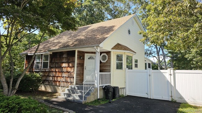 property at 81 Parkwood Dr