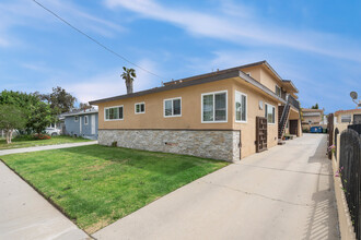 11512 Oxford Ave in Hawthorne, CA - Building Photo - Primary Photo