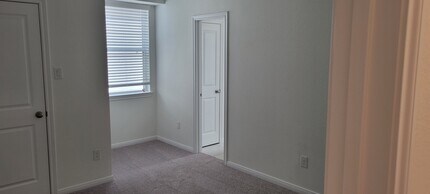 327 E Coralburst Lp in Montgomery, TX - Building Photo - Building Photo