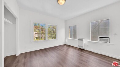 806 W 40th Pl in Los Angeles, CA - Building Photo - Building Photo