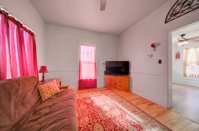 318 First Ave E in Three Forks, MT - Foto de edificio - Building Photo