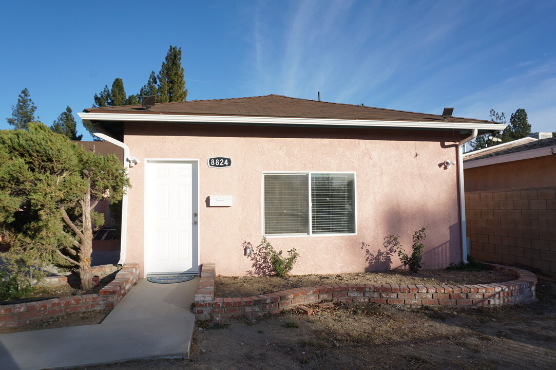 8826 Quartz Ave in Northridge, CA - Building Photo