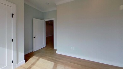 104 Warren St, Unit 7 in Boston, MA - Building Photo - Building Photo